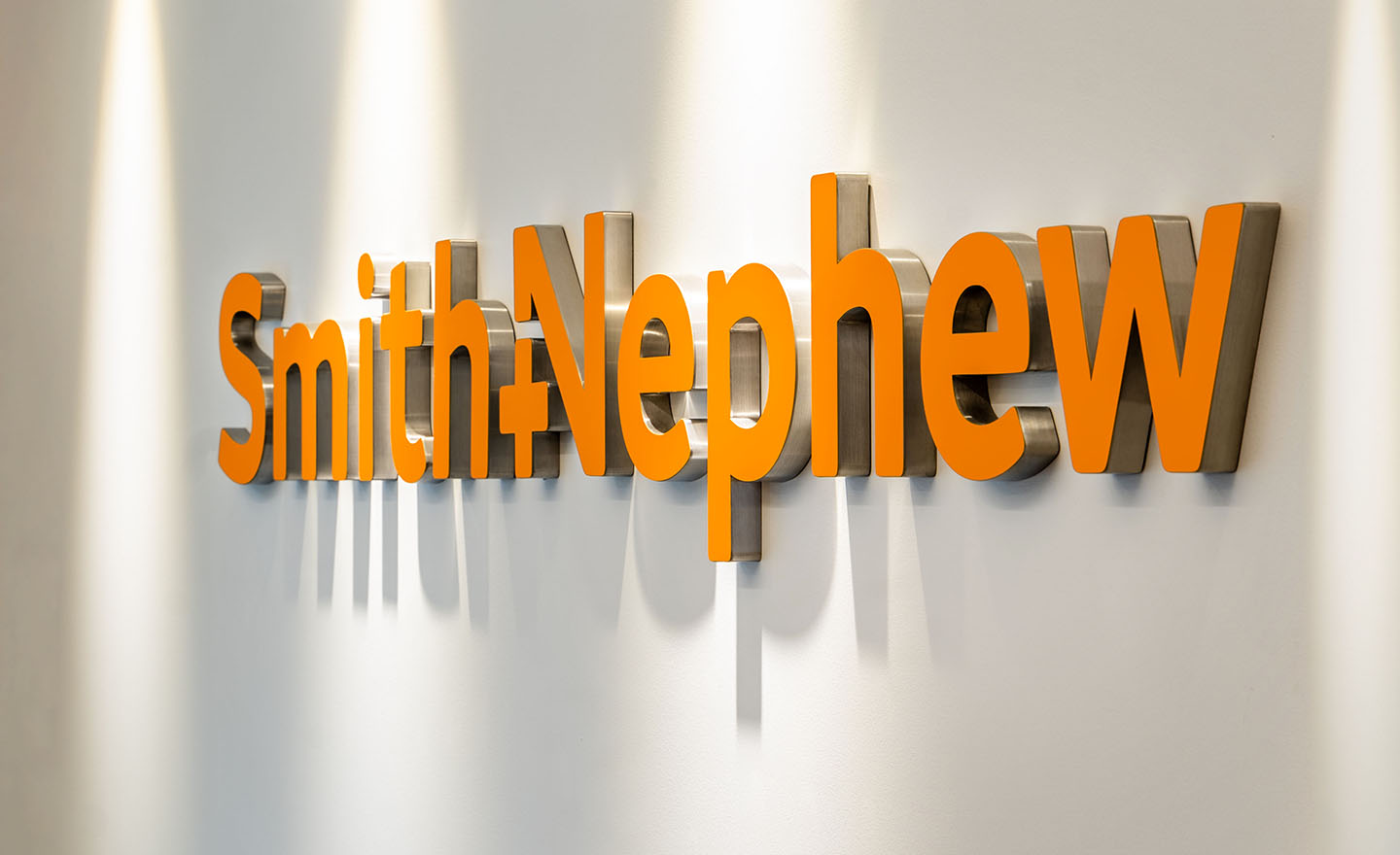 Craig Bijou joins Smith & Nephew as US Head of Investor Relations